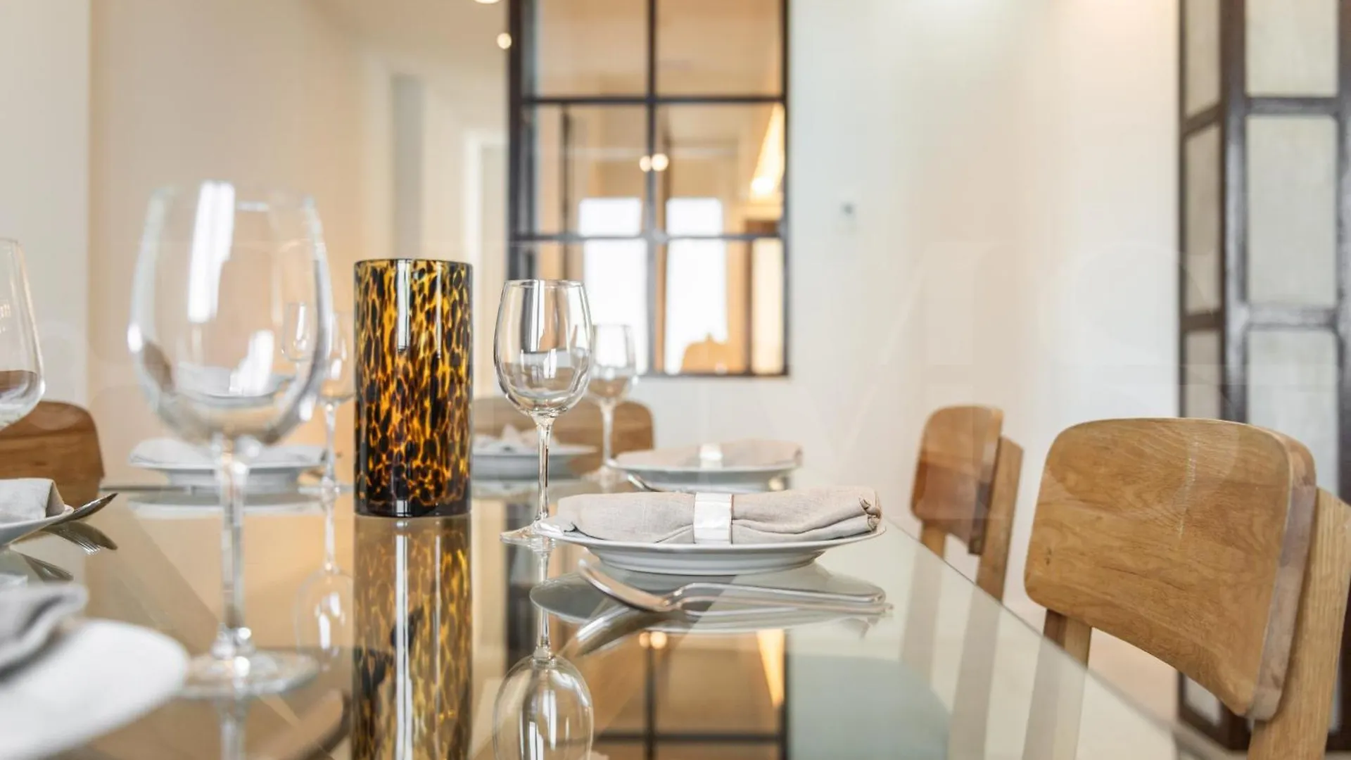 Central Gem With Stunning Port & Sea Views By Rems Malaga Apartment