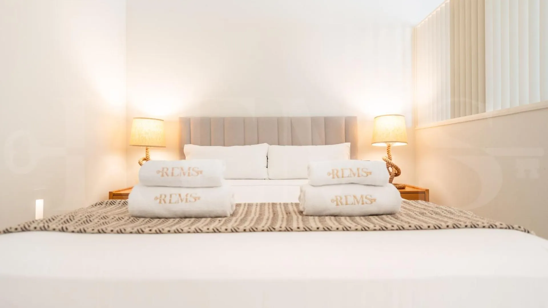 Central Gem With Stunning Port & Sea Views By Rems Malaga