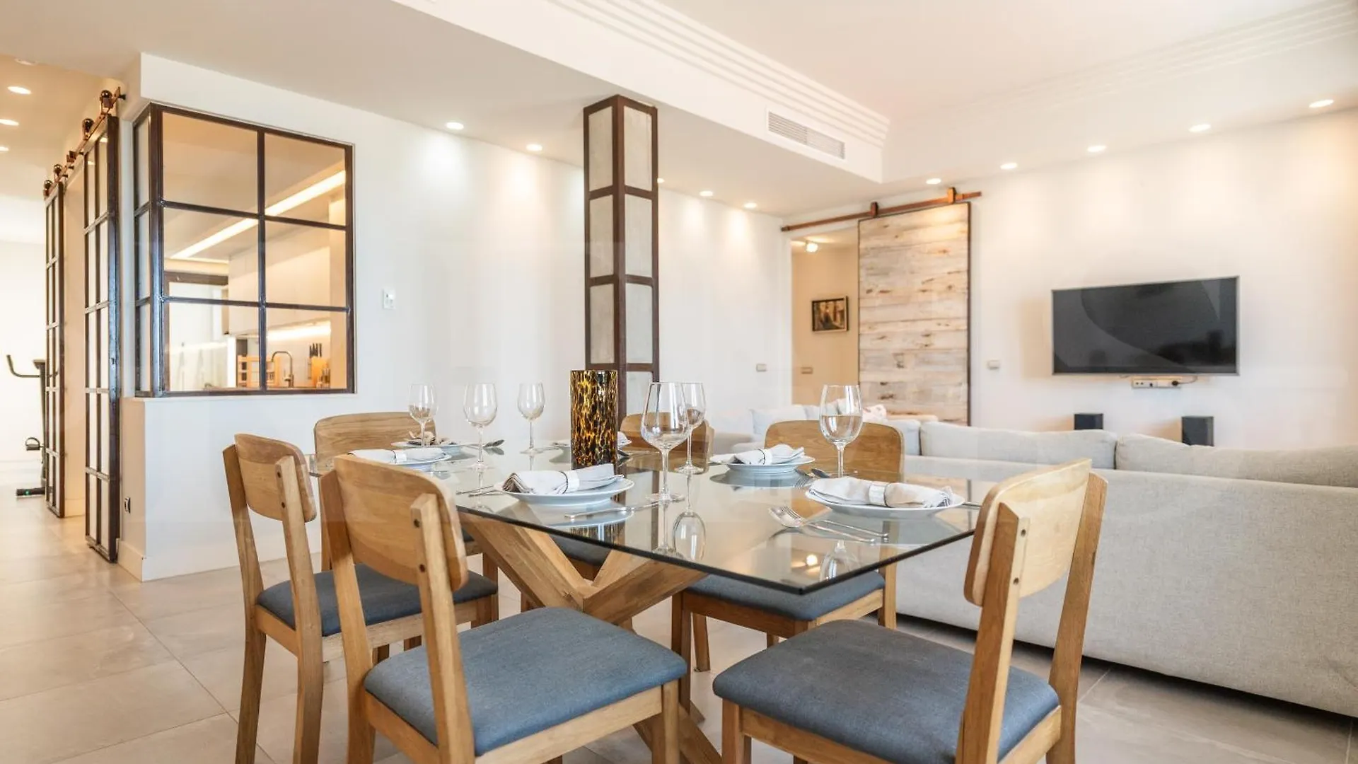 Central Gem With Stunning Port & Sea Views By Rems Malaga